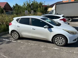 Kia Ceed, 2013 года, 129 лс, 280128 км. Марка и(или) модель: KIA JD (CEED). Год выпуска: 2013. Идентификационный номер (VIN): XWEHN512AE0005349. Номер кузова (кабины): XWEHN512AE0005349. Цвет кузова (кабины): Белый.