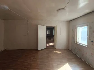 Дома 113,4 м² и участок 885 м², Саратовская область. Жилой дом, площадью: 113,4 кв.м., с кадастровым номером: 64:22:141516:28, расположенный на земельном участке, площадью: 885 кв.м., с кадастровым номером: 64:22:141516:6. Адрес: Российская Федерация, Саратовская область, Новоузенский, г…