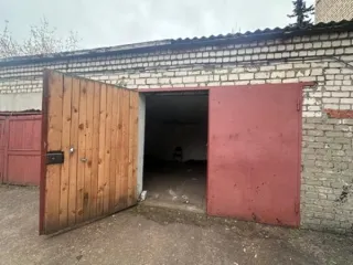 Земельный участок с кадастровым номером 37:04:040102:128, площадью 52,0 кв.м., и расположенным на нем нежилым зданием с кадастровым номером 37:04:040102:430, площадью 33,6 кв.м., расположенных по адресу: Ивановская область, Заволжский район, г. Заволжск, ул. Мира, д. 7, строение 10 Земельный…