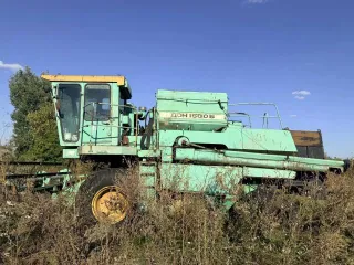 Зерноуборочный комбайн Дон-1500Б 2000 года, яркая зелень, регистрационный знак 5681УУ48 (разукомплектован, не на ходу).