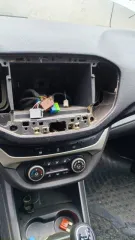 Lada Vesta 2018 года, 122.4 л.с., пробег 75560 км, автоматическая коробка передач. Цвет кузова белый. VIN: XTAGFL320JY210184. Двигатель: номер 21179 0046903, объем 1774 см³. Является залоговым имуществом.