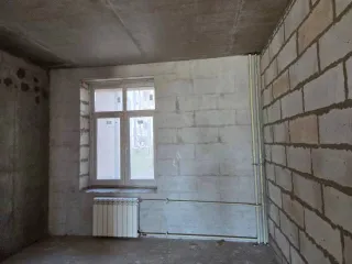 Административно-бытовой корпус 158,4 кв.м, Свердловская область. Здание нежилое, общей площадью 158,4 кв.м; этажность 2, в том числе подземных 0; кадастровый №66:57:0101004:115. Обременения отсутствуют. Имущество находится в ветхом состоянии. Расположено на земельном участке, который подлежит…