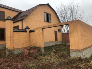 Жилой дом 220 кв.м и земельный участок 646 кв.м, Чеченская Республика, с.Гехи, Буденного ул., 19/1. Жилой дом, площадь 220 кв.м., кад. №20:11:0301010:76, и земельный участок, площадь 646 кв. м., кад. № 20:11:0301012:520, адрес: Чеченская Республика, с.Гехи, Урус Мартановский, Буденного ул., 19/1.