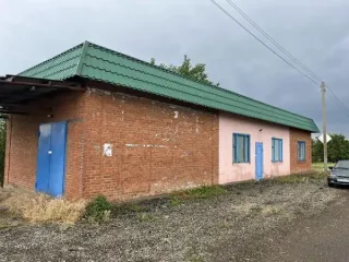 Нежилое здание 95,8 кв.м КН 23:19:0302017:519 и право аренды на з/у 946 кв.м КН 23:19:0302017:127 Краснодарский край. Нежилое здание пл. 95,8 кв.м, КН 23:19:0302017:519, право аренды на з/у (дог.аренды №1900003667 от 31.05.2010г., сроком на 49 лет) пл. 946 кв.м, КН 23:19:0302017:127. Адрес: КК…