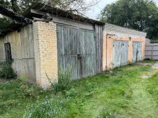 Земельный участок 6100 кв.м с объектами 864.2 кв.м, Воронежская область, Кантемировский район, с Титаревка, ул. Победы, 147. Земельный участок площадью 6 100 кв.м; сооружение площадью 22,3 кв.м; отдельно стоящее здание площадью 36 кв.м; гараж площадью 174,8 кв.м; сооружение (сарай) площадью 99,8…