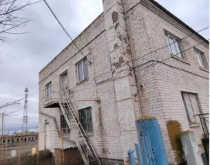 Административное здание, назначение: нежилое, общая площадь 453,4 кв.м., эт-2, КН: 30:04:010106:14463, право пользования на земельный участок, виды разрешенного использования: деловое управление, общей площадью 487 кв.м., КН: 30:04:010105:9412. Адрес: Российская Федерация, Астраханская область…