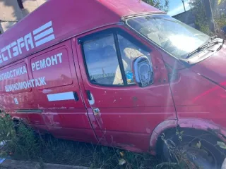 Ford Transit автомобиль марки «Форд Транзит», ГРЗ М 021XН178, VIN WF0LXXGBVLXM52708, сквозная коррозия кузова, повреждения ЛКП кузова, правое боковое зеркало разбито, трещина на лобовом стекле, трещины на переднем бампере, поврежден задний бампер, отсутствует ручка левой задней двери, спущены…