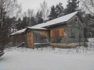 Земельный участок общей площадью 1231 кв.м. с кадастровым номером: 43:27:030114:80 с расположенным на нем зданием ГУ ЦГСЭН общей площадью 233,4 кв.м. с кадастровым номером: 43:27:030114:236 по адресу: Кировская область, Подосиновский район, пос.Подосиновец, ул.Садовая, 42 Количество этажей: 1.