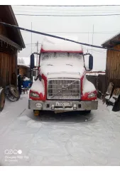 Volvo VNL 64 T660, 1999, грузовой тягач седельный, идентификационный номер (VIN) 4V4ND4JH8YN253088, цвет: красный.