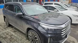 Exeed VX 2022 г.в., VIN LVTDD24B4ND143528, цвет серый, мощн.двиг 248,8  183 , ПТС 1643 02047041539 от 07.06.2022г., СТС АК/1 64 от 16.07.2023. Находится в залоге у АО «Альфа Банк».