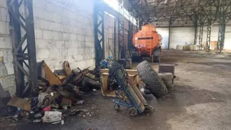 Производственный комплекс в ХМАО-Югра общей площадью 4932.1 кв.м в составе: нежилое здание площадью 3135.2 кв.м по адресу: Ханты-Мансийский автономный округ-Югра, р-н Кондинский, пгт. Мортка, ул. Промышленная, зд. 30а, кадастровый номер: 86:01:0501001:2604; сооружение дорожного транспорта…