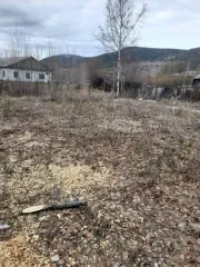 Земельный участок 548 кв. м, Иркутская область, 38:24:100010:26. Местоположение установлено относительно ориентира, расположенного в границах участка. Почтовый адрес ориентира: Иркутская обл., р-н Мамско-Чуйский, пгт. Мама, ул. Комсомольская, 44. Виды разрешенного использования: магазин и складские…