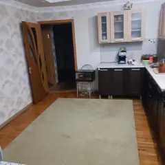 Жилой дом 297.2 кв.м и земельный участок 615 кв.м. Адрес: Ставропольский край, Изобильненский район, г. Изобильный, ул. Лопатина, 4. Кадастровый номер дома: 26:06:122507:181, назначение: жилой дом, площадь 297.2 кв.м, количество этажей 1. Кадастровый номер земельного участка: 26:06:122409:103…