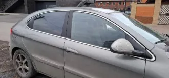 Легковой автомобиль Chery M11, 2012 г.в., г/н Е448КК761К, VIN LVVDB11B9CD197450, серого цвета, повреждения ЛКП на бампере, повреждена передняя правая дверь, на капоте небольшое пробитие, правое стекло заднего вида разбито, левая фара заднего хода (противотуманная) повреждена, на декоративной…
