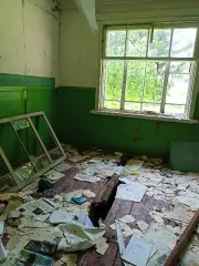 Нежилое здание 455,6 кв.м. и земельный участок 3059 кв.м., д. Касьяново, Ярославская область, год завершения строительства 1972, общей площадью 455,6 кв.м., по адресу: Ярославская обл., р-н Любимский, д. Касьяново, ул. Школьная, д. 4, кадастровый номер: 76:06:092501:141, с земельным участком 3059…