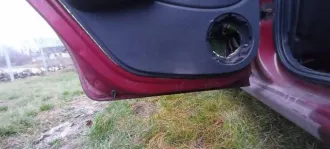 Renault Sandero 2011 года, 102 л.с. Пробег 179 000 км. Аккумулятор в неисправном состоянии. После замены масляного насоса появился стук в двигателе. Общее состояние на ходу требует уточнения при осмотре.