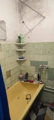 Доля квартиры 19/200, общая площадь 63.7 кв.м. Адрес: Россия, Респ Хакасия, г Абакан, ул Торговая, дом 4, квартира 32. Кадастровый номер: 19:01:010101:3035. Помещение является коммунальной квартирой, состоящей из 3х комнат. У каждой комнаты свой собственник. Санузлы, кухня, коридор-общие…