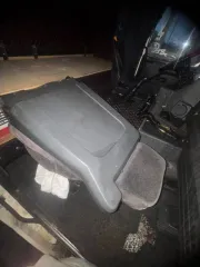 Scania 113 1992 года. Грузовой седельный тягач. На ходу или нет — неизвестно. Дефекты ЛКП, ржавчина, течь воды в салон, масляное запотевание в районе гидроцилиндра подъема кабины. Более подробное техническое состояние выясняйте самостоятельно в ходе осмотра.