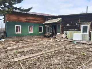 Дом 187,6 кв.м и земельный участок 1915 кв.м в Амурской области, пгт. Прогресс, ул. Фабричная 16б. Кадастровый номер дома: 28:04:030354:142. Кадастровый номер земельного участка: 28:04:030354:14.