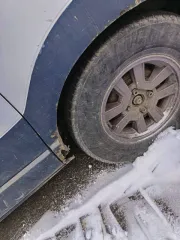 Nissan Largo 1994 года, 79 л.с., пробег 202381 км, АКПП, задний привод. Госномер Т844ВО49. Двигатель дизельный CD20-405989Х, объем 1973 см³, мощность 79 л.с. Кузов VNW30011917, серый цвет. Состояние: требуется полный ремонт и покраска кузова, значительная коррозия. Лобовое стекло с трещиной…