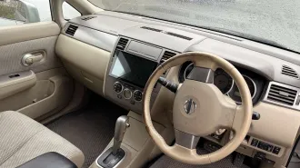 Nissan Tiida 2006, Легковой автомобиль марки Nissan Tiida, 2006 года выпуска, VIN отсутствует, № кузова NC11-117464, цвет серый, ГРЗ M514MT14, ПТС № 25 УМ 342059