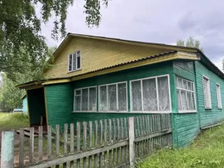 Здание детского сада Светлячок, 435,5 кв.м, земельный участок 6815 кв.м, Архангельская область. Здание детского сада Светлячок, с кадастровым номером 29:01:000000:836, площадью 435,5 кв.м., расположенное по адресу: Российская Федерация, Архангельская область, м.о. Вельский, д. Лукинская, д. 5Б…