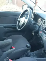 Автомобиль KIA DE  JB/RIO , VIN: XWEDH411AB0007517, 2010 г.в. Состояние: вмятины, ржавчины, сколы, трещина на лобовом стекле.  Легковой автомобиль KIA DE  JB/RIO  оформлен на супруга должника Серенко Юрия Александровича, является совместно нажитым имуществом, приобретенным в браке.