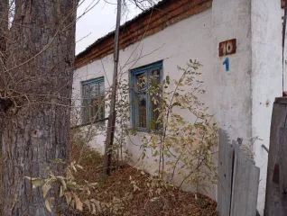 1/2 доли квартиры (47.2 кв.м) и 1/2 доли земельного участка (215 кв.м) в Курганской обл. 1/2 доли в праве на земельный участок, площадью 215 +/- 5 кв.м., назначение: земли населенных пунктов, вид разрешенного использования: жилая застройка (двухквартирный дом), адрес (местонахождение): Россия…