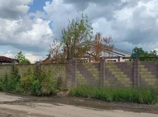 Жилой дом 590,4 кв.м и участок 845 кв.м, СНТ "Яблонька", Самарская область, 3-этажный в т.ч. подземных 0, кадастровые номера 63:01:0340003:858, 63:01:0340003:857, земли населенных пунктов - для садоводства, ограничения и обременения: информация о зарегистрированных и проживающих лицах в жилом…