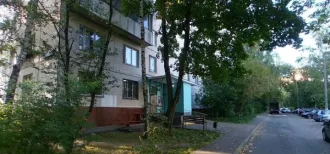 Квартира площадью 50,5 кв.м по адресу: г. Москва, бульвар Северный, д.19А, кв. 212, кадастровый номер 77:02:0008001:8203. Общая площадь: 50.5 кв.м. Имеются ограничения и обременения: арест, залог, запрет регистрационных действий. Вид жилого помещения: квартира.