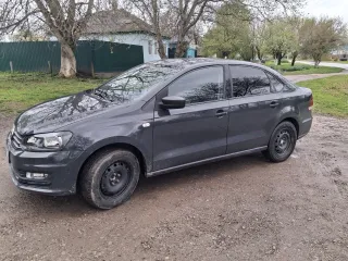 Volkswagen Polo 2016, VIN: XW8ZZZ61ZHG012982. Находится в залоге у АО "Авто Финанс Банк", ИНН 5503067018.