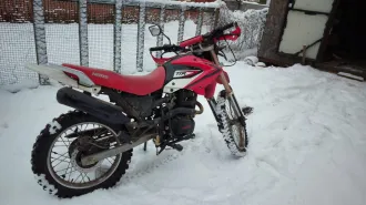 BS250-18 (IV) TTR250R, 2018 мотоцикл BS250-18 (IV) TTR250R, марка: BS250-18(IV), модель: TTR250R, год изготовления: 2018, VIN: LHJYJM189JB506282, г/н: 9822АВ47, вид собственности – совместная с супругом Арефьевым А.А. Автомобиль в неудовлетворительном состоянии, не находу, имеет сквозную коррозию…