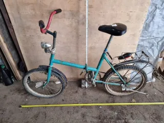 Велосипеды, самокаты, кресло-коляска, запчасти. Составной лот: велосипеды, самокаты, кресло-коляска, годные остатки отдельных узлов, деталей, агрегатов, материалов (в сборном виде) велосипедов. Подробный состав лота приведен в информационном сообщении. Состояние и недостатки имущества в…