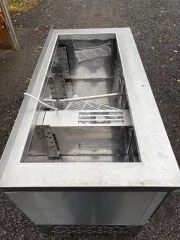 Холодильный стол для салатов HiCold SLE3-111GN (без крышки). Является бывшим в употреблении имуществом, могут иметься скрытые недостатки.