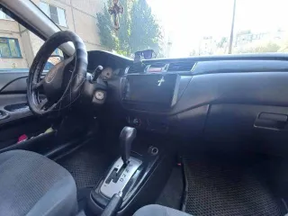 Mitsubishi Lancer 2004 года, 98 л.с., пробег 250000 км, АКПП. Транспортное средство Mitsubishi Lancer 1.6, 2004 года выпуска, регистрационный номер М110НТ21, VIN JMBSRCS3A5U006276.