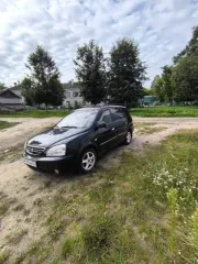 Kia Carens 2005 года, 105 л.с., пробег 201664 км. Цвет темно-зеленый. VIN: KNEFC525155398602. Категория B (M1). ПТС 71ОС 745362. Не на ходу. Требуется переварка порогов и задних внутренних арок, ремонт электрики, системы охлаждения и двигателя. Имеются коррозия, вмятины кузова, требуется покраска…