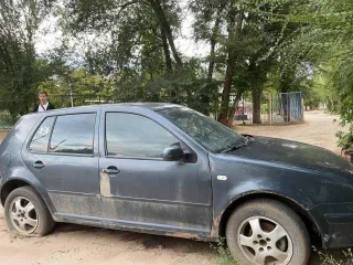 Volkswagen Golf 1.4 2000 года, VIN WVWZZZ1JZYU010837, цвет серый.