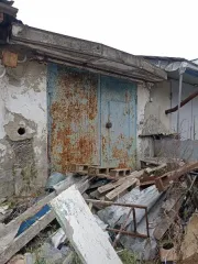 Здание общей площадью 24 кв. м с кадастровым номером 86:12:0101019:721 и земельный участок с кадастровым номером 86:12:0101001:5147, расположенные по адресу: Ханты-Мансийский автономный округ – Югра, г. Ханты-Мансийск, ГСК «Иртыш», ряд 2, бокс 29. Год ввода в эксплуатацию: 1993. Вид ограничений и…