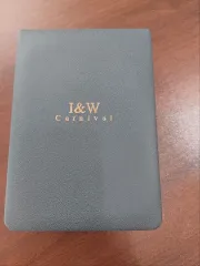 Наручные часы I&W Carnival. Часы наручные женские на ремешке, различных расцветок, на циферблате и обратной стороне корпуса имеется надпись «BOLUN». Часы наручные механические с металлическим браслетом, различных расцветок, на нижней стороне корпуса имеется надпись «Emporio Armani». Часы наручные…