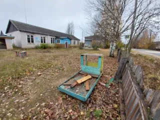 Здание детского сада 205.7 кв.м, кухня-прачечная 49 кв.м, участок 1155 кв.м, Вологодская область, Вашкинский район, п. Заречный, ул. Механизаторов, дом 2в. Назначение: нежилое. Кадастровые номера: здание детского сада 35:04:0302007:37, здание кухни-прачечной 35:04:0302007:38, земельный участок…