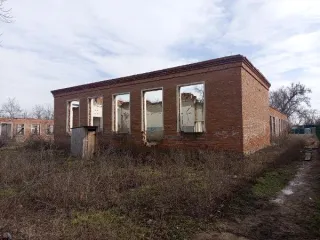 Здание «Старой школы» 1352 кв.м. и участок 5160 кв.м., Ставропольский край, Кировский район, с. Орловка. Здание «Старой школы» с кадастровым номером 26:35:090304:503 и земельный участок под ним с кадастровым номером 26:35:090304:508. Здание «Старой школы», назначение – нежилое, кадастровый номер…