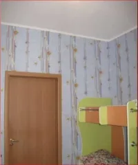 Доля 4/10 в квартире 46 кв.м в Челябинской области, г. Копейск, п. Железнодорожный, ул. Ильфа, д. 4, корп. а, кв. 7. Кадастровый номер: 74:30:0501004:1519. В имуществе имеются доли, принадлежащие несовершеннолетним сособственникам.