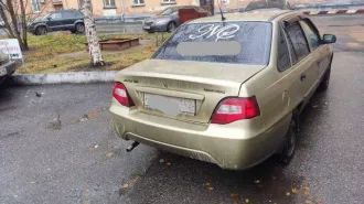 Автомобиль Daewoo Nexia GLE, 2011 года выпуска, государственный регистрационный номер Х825АК142. Кузов со следами коррозии на арках, дверях, порогах и капоте, также есть трещина на ветровом стекле и сколы. Установлена защита ДВС и КПП, не работает стрелка указателя скорости (необходима замена…