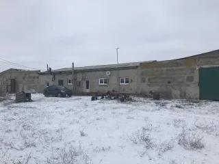 Здания коровников и земельный участок 60 468 кв.м, Волгоградская обл. Здания и земельный участок 60468 кв.м в Волгоградской обл. еще 1. Здание коровника 34:20:070003:276 2. Здание коровника 34:20:070005:1621 3. Земельный участок 34:20:070005:111 Принадлежит на право общей совместной собственности.