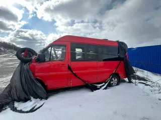 Mercedes-Benz 211 CDI 2004 года выпуска, VIN WDB9026621R742132, после ДТП не в рабочем состоянии.