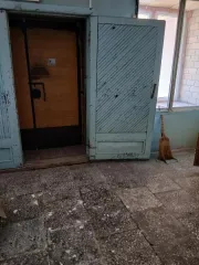 Нежилое помещение 162.4 м² в Нефтеюганске по адресу: Тюменская область, Ханты-Мансийский автономный округ - Югра, г Нефтеюганск, ул Строителей, здание № 6, помещение № 6. Назначение: нежилое. Расположение на этажах 01 и 02. Кадастровый номер помещения: 86:20:0000047:201, кадастровый номер здания…