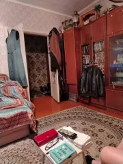 1/2 доли на квартиру в Бурятии еще 1/2 доля в праве на жилое помещение, площадь: 56,9кв.м., адрес  местонахождение : Российская Федерация, Республика Бурятия, м.р н Северо Байкальский, г.п. поселок Новый Уоян, пгт. Новый Уоян, ул. 70 лет Октября, д. 30, кв. 11, кадастровый номер: 03:17:090146:350