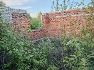 Земельный участок площадью 3300 кв.м., Россия, Курская область, Щигровский район, деревня 1-я Семеновка, улица Южная, дом 6, кадастровый номер 46:28:141209:78. Объект незавершенного строительства площадью 182.3 кв.м., назначение: жилое, кадастровый номер 46:28:141209:89. Запрещение регистрации №…
