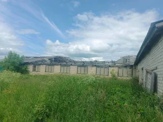 Нежилое здание площадью 1 277,60 кв. м по адресу: Нижегородская область, Тонкинский район, рабочий поселок Тонкино, улица Заречная, дом 24 "А"/1. Кадастровый номер здания: 52:04:0200016:493, земельного участка: 52:04:0200016:492.