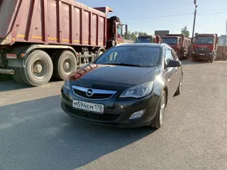 Opel Astra Sports Tourer 2012 года, VIN: XWFPE8DC1C0014765, черный цвет, разрешенная максимальная масса 2045 кг, масса без нагрузки 1503 кг, бензиновый двигатель, экологический класс четвертый, производитель ООО "АВТОТОР Т" (Россия). Автомобиль находится в Санкт-Петербурге, в залоге у ООО ПКО…